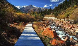 四川达古冰川下雪 四川达古冰川下雪